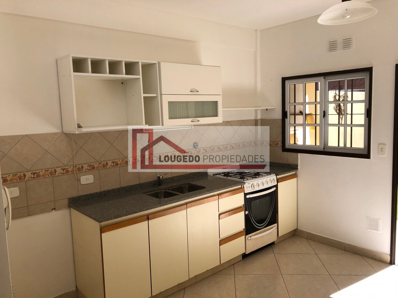 DUPLEX 3 AMBIENTES - CON COCHERA Y JARDIN  - CARAPACHAY