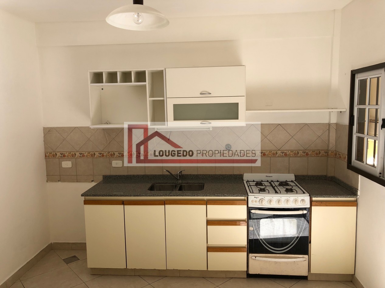 DUPLEX 3 AMBIENTES - CON COCHERA Y JARDIN  - CARAPACHAY