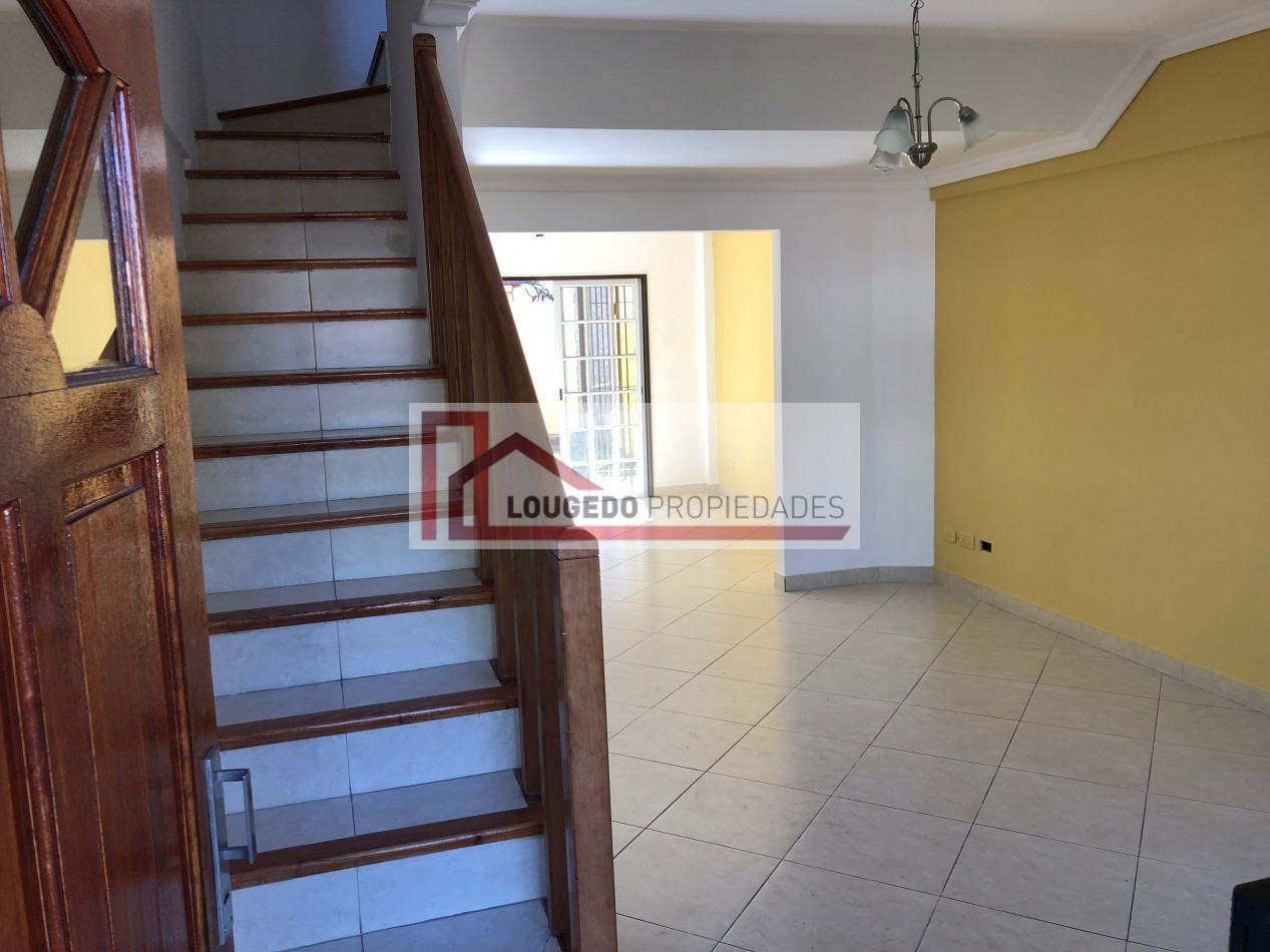 DUPLEX 3 AMBIENTES - CON COCHERA Y JARDIN  - CARAPACHAY